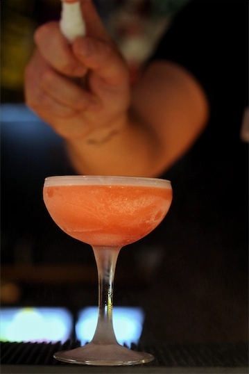 Clover Club Cocktail - a refreshing summer cocktail with gin, dry vermouth, lemon and raspberries and a foam topping